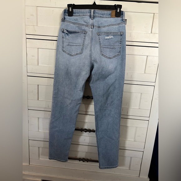 AE Mom jeans! Super cute on! - Picture 6 of 8